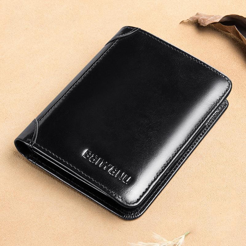 Cartera negra de cuero para hombre, diseño clásico y elegante, sobre fondo beige.