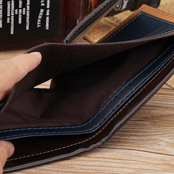Cartera masculina Baellerry en cuero PU abierta mostrando compartimentos para tarjetas y billetes