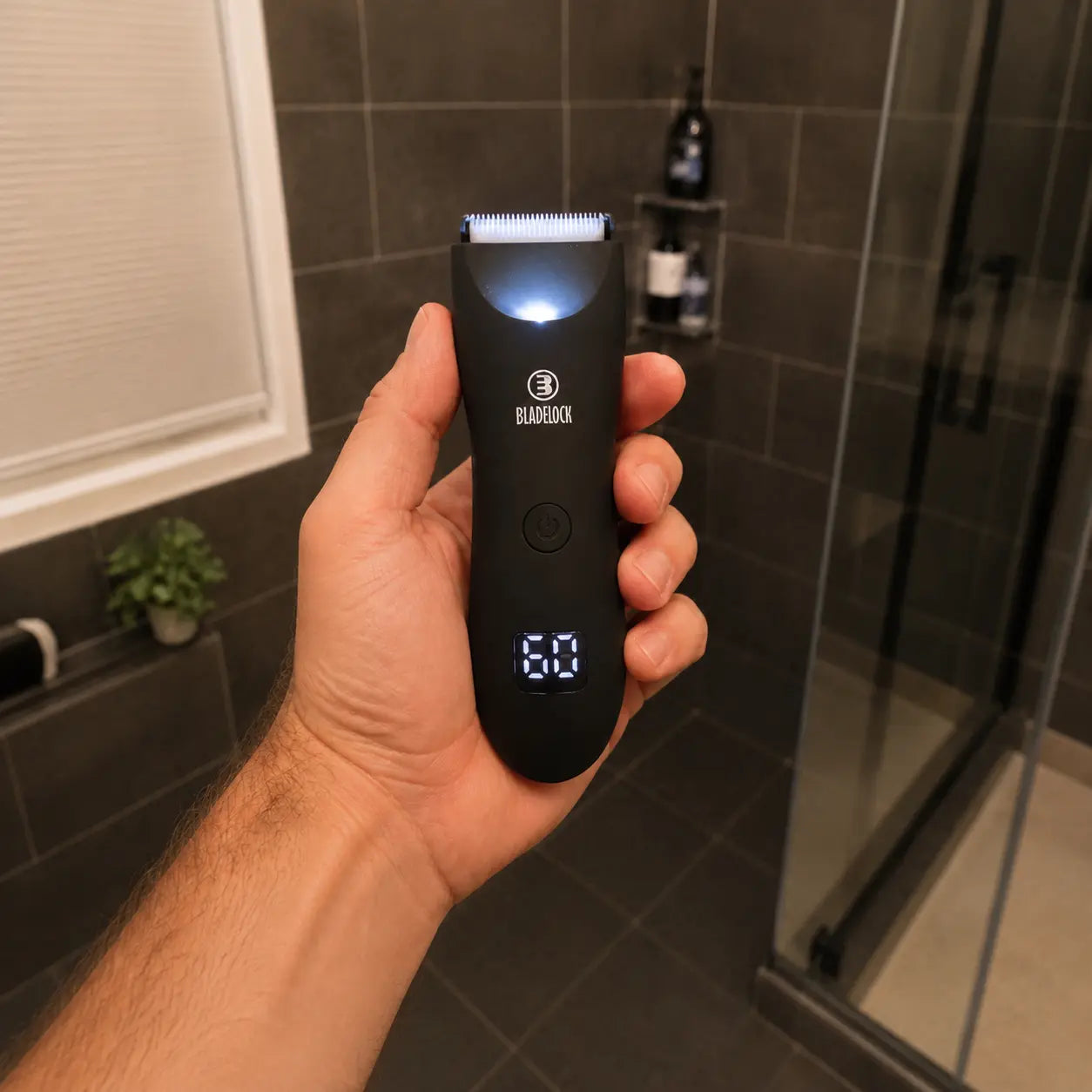 STEALTH X1 resistente al agua IPX7 — rasuradora corporal bajo el agua